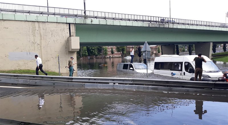   The Vatan Street Edirnekapı junction is under water. 