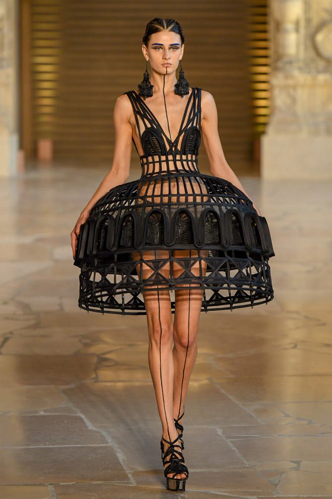 Guo Pei Haute Couture Moda Haftası'ndaki tasarımları...