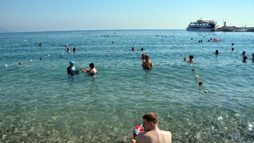 Kemer sahilleri cıvıl cıvıl