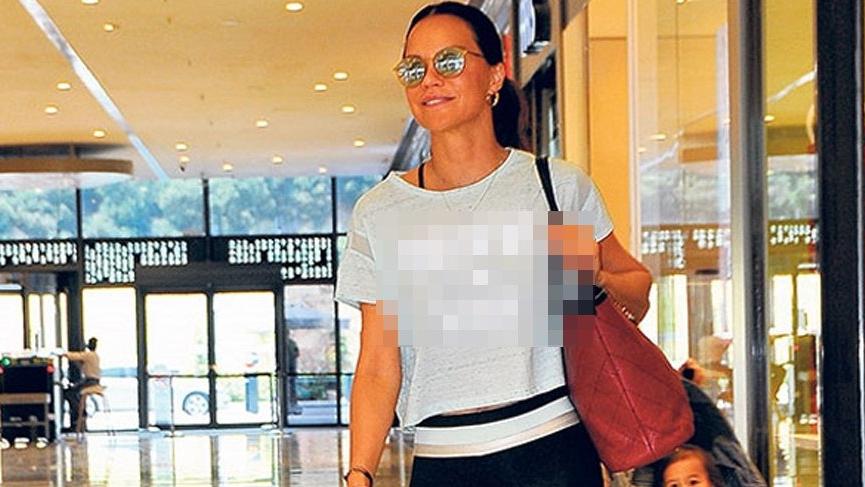 Ebru Şallı’nın tişörtündeki yazı dikkat çekti