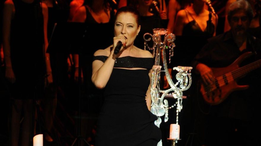 Candan Erçetin, yazın ilk konserinde hayranlarıyla buluştu