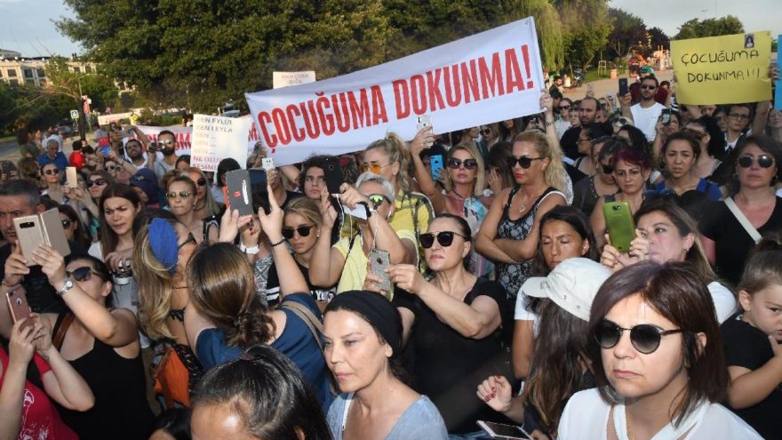 Suadiye Sahili’nde çocuklar için toplandılar