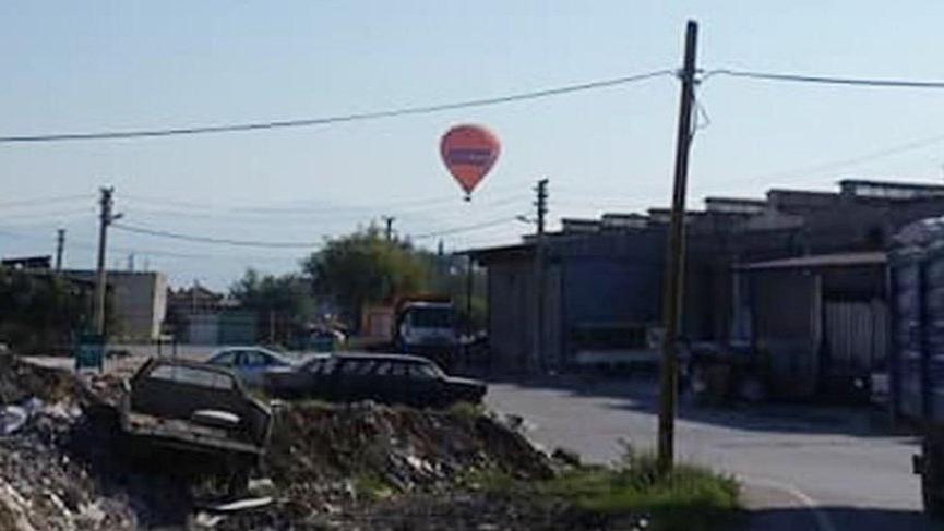 11 turist taşıyan sıcak hava balonu, sanayiye acil iniş yaptı