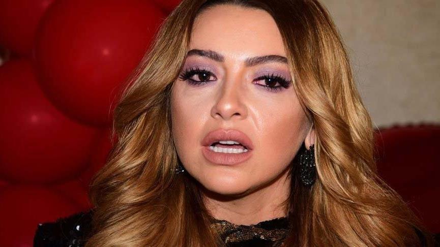 Hadise buhran dolu günler yaşıyor