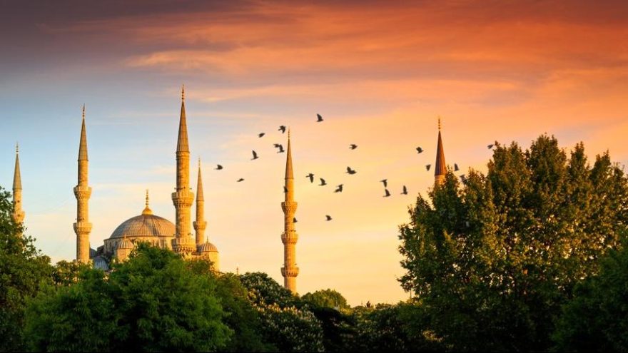 Sultanahmet’in gezilecek yerleri: İstanbul’un bilinen ilk tepesi Sultanahmet’in tarihi ve turistik yerleri…