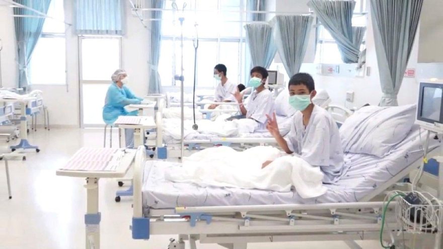 Mağarada mahsur kalan Tayland’lı çocukların hikayesi film olacak