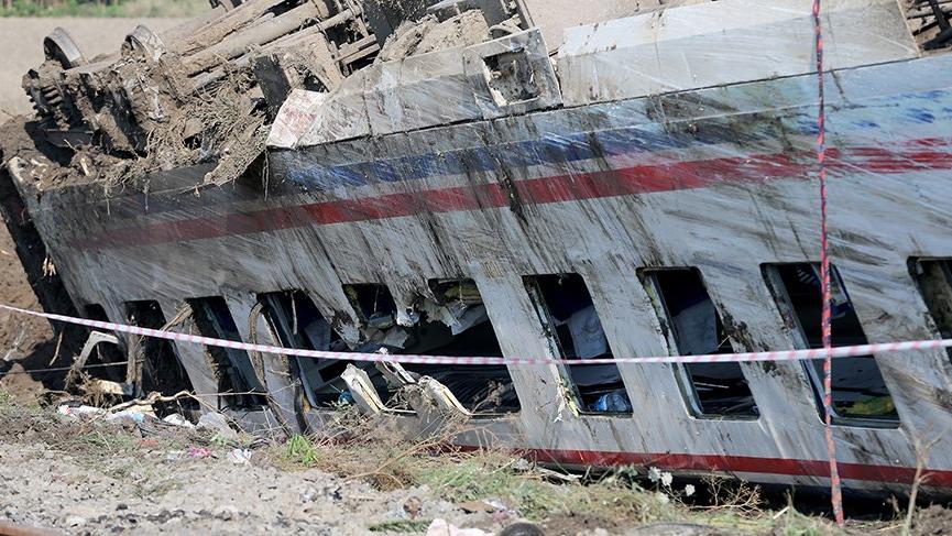 Ünlü isimler tren kazası sonrasında paylaştı