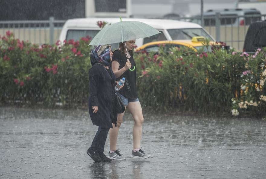   Istanbul-rain-photo-iHA-DHA-10 