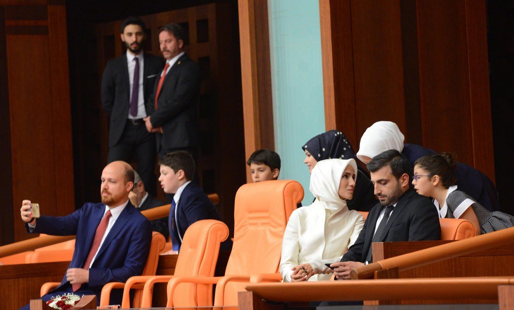Erdoğan ailesi de Meclis'teydi.