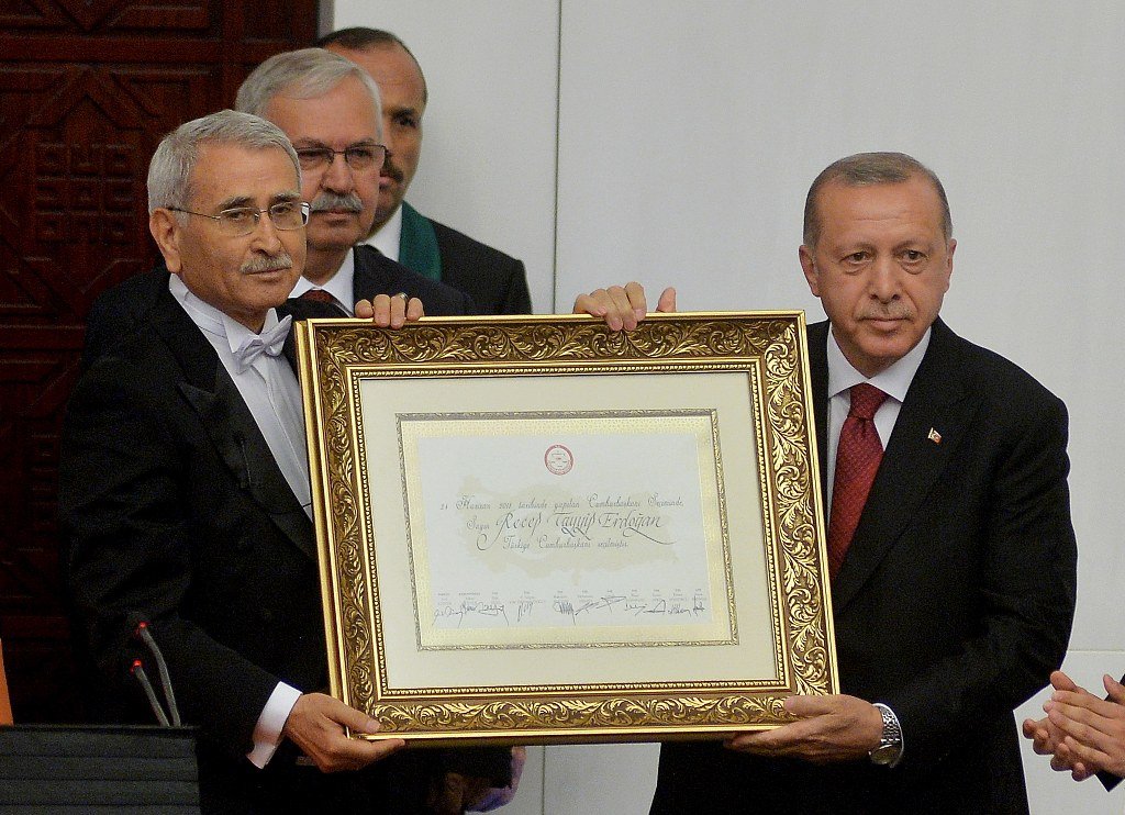 Erdoğan mazbatasını İYİ Partili Durmuş Yılmaz'dan aldı.