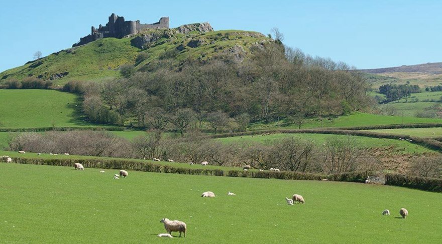 Breacon Beacons, Galler'in ilk “Karanlık Gökyüzü Koruma Alanı” olma özelliğini taşıyor. Yerel toplulukların da desteği ile bölgede ışık kirliliği kayda değer oranda azalmış.