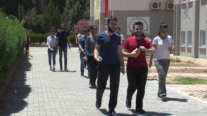 Gaziantep'te YKS'den çıkan adaylar. Fotoğraf: İHA