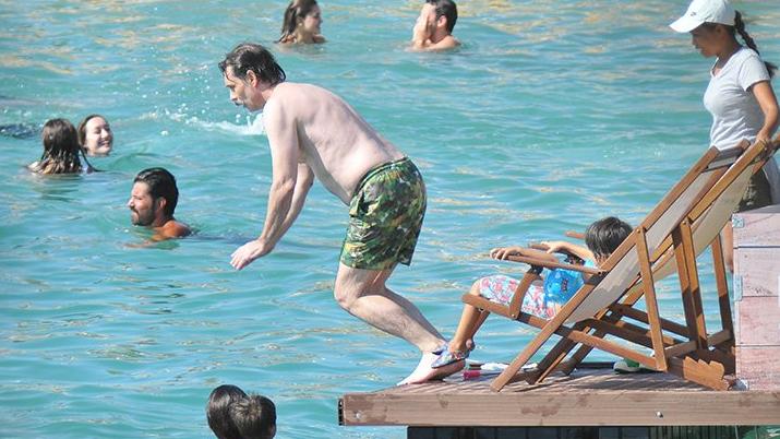 Erdal Beşikçioğlu, Çeşme’de tatil yapıyor