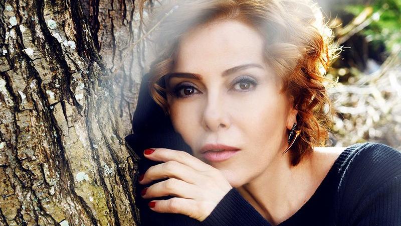 Zuhal Olcay doğum gününü sahnede kutlayacak