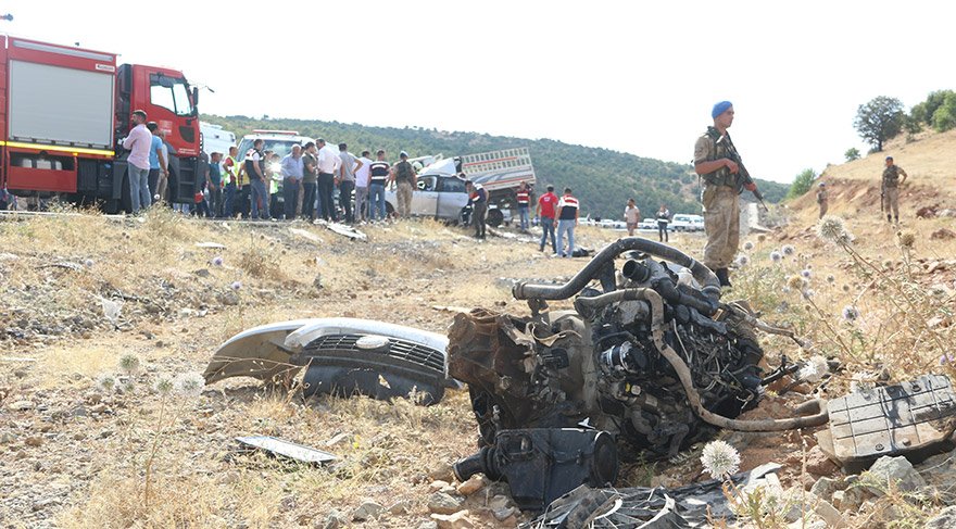 BingÃ¶l'de otomobille pikabÄ±n Ã§arpÄ±ÅmasÄ± sonucu 4 kiÅi Ã¶ldÃ¼, 9 kiÅi yaralandÄ±. FOTO:AA