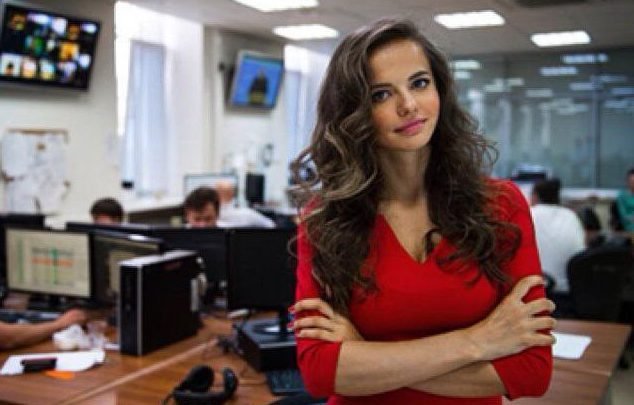 Fotoğraftaki kadının Rus ordusunun sözcüsü olduğu iddiaları ortaya atıldı.