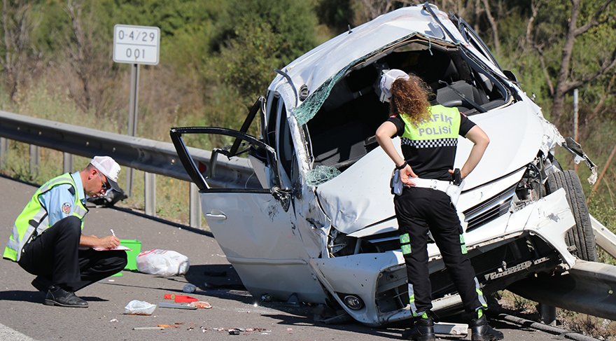 İhbar üzerine olay yerine çok sayıda ambulans, polis ve jandarma ekipleri sevk edildi.