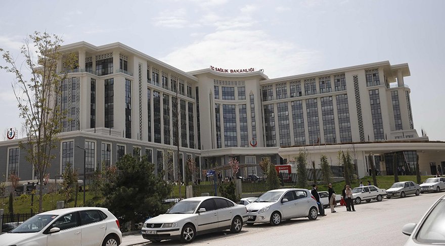 bakanlık otel binasına taşındı Bakanlığın yeni binası Ankara'nın gözde semti Bilkent'te. Bina, otel olarak planlanıp inşa edilmiş. 
