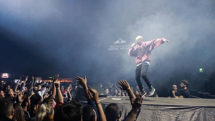 Doğu ve batı rap ile birleşti