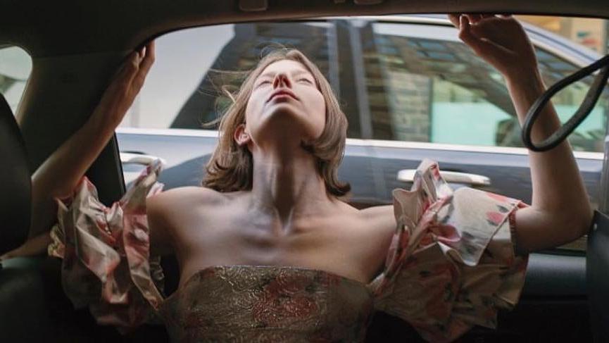 Alexa Chung ‘Sahtekar Sendromu’na yakalandı