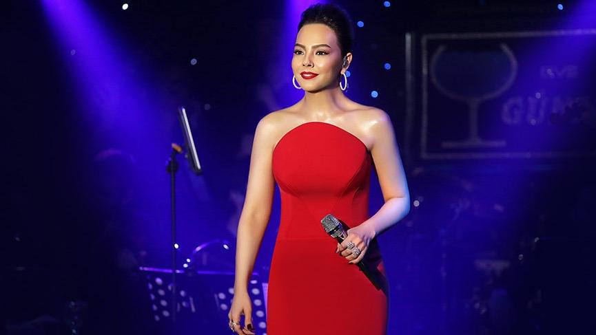 Deniz Akkaya’dan Ebru Gündeş isyanı