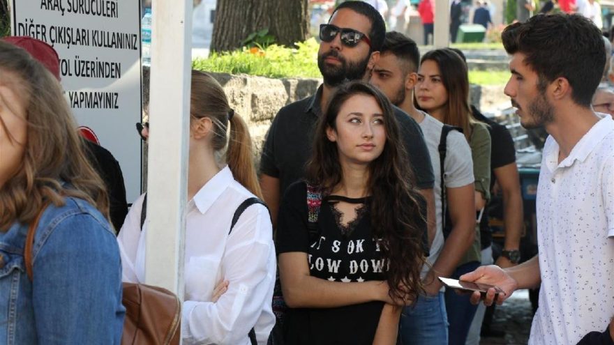 Sonu olmayan kuyruk!