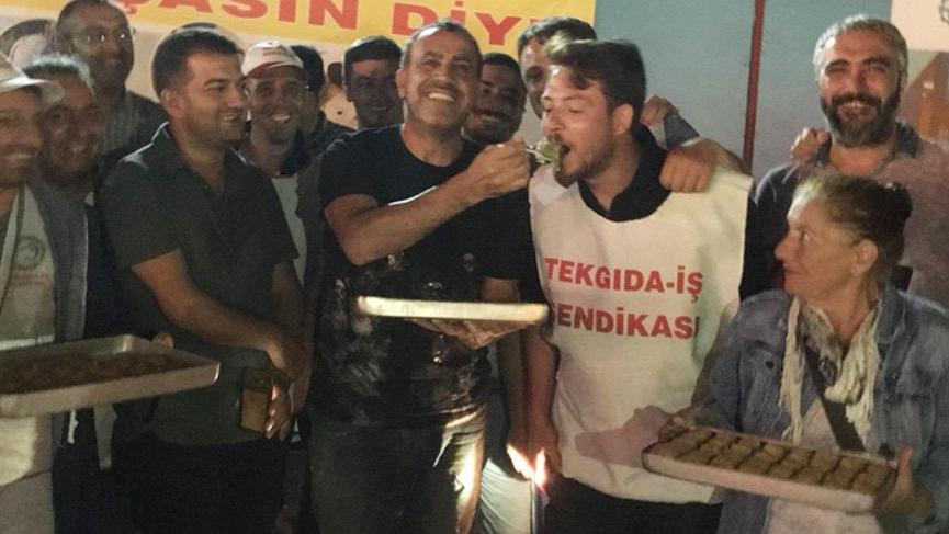 Haluk Levent’ten işçilere baklavalı destek