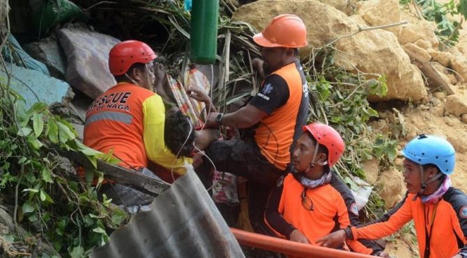 Filipinler felaketi yaşıyor Heyelan sonucu 21 kişi öldü