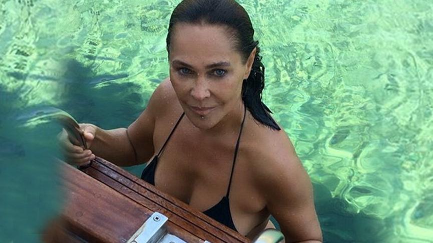 Hülya, tenisi denize taşıdı
