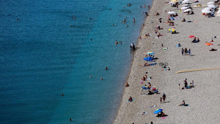 Okullar açıldı, sahiller boşaldı