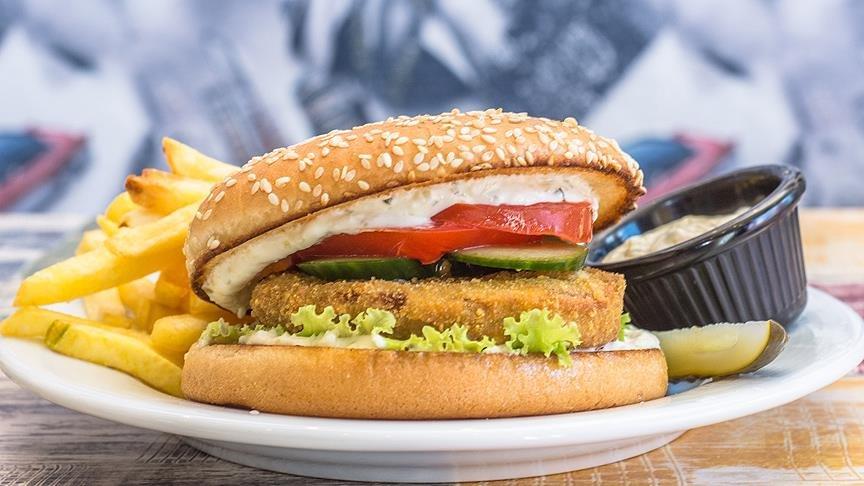 Burcuna Gore En Sevdigin Yemek Ne Fastfood Youtube