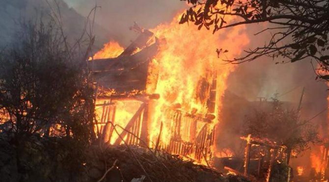 Kastamonu da çıkan yangında 8 ev kül oldu