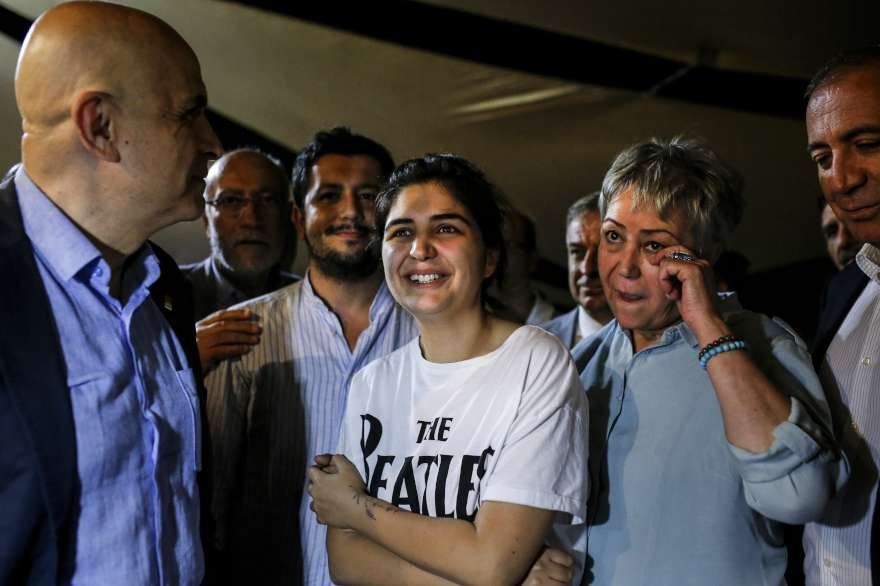 Enis Berberoğlu cezaevi çıkışında ailesiyle hasret giderdi. Foto: DHA