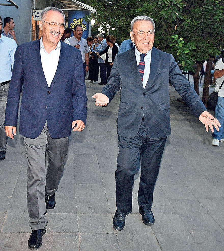 “İZMİR'DEKİ YATIRIM VE PROJELER TÜRKİYE'YE ÖRNEK OLDU” Ankara Temsilcimiz Saygı Öztürk, Büyükşehir Belediye Başkanı Aziz Kocaoğlu ile birlikte İzmir'in gözbebeği Kültür Park'ta dolaştı. Yerelden genele sorunlar masaya yatırıldı. Kocaoğlu, yatırımlar ve projelerin Türkiye'ye örnek olduğunu söyledi.