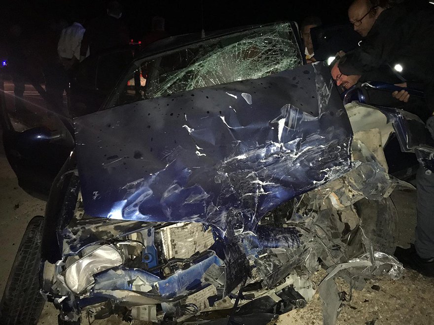 FOTO: DHA - YENISEHIR-IZNIK YOLUNUN 3. KILOMETRESINDE MEYDANA GELEN KAZADA 1 KISI HAYATINI KAYBETTI 5 KISI YARALANDI