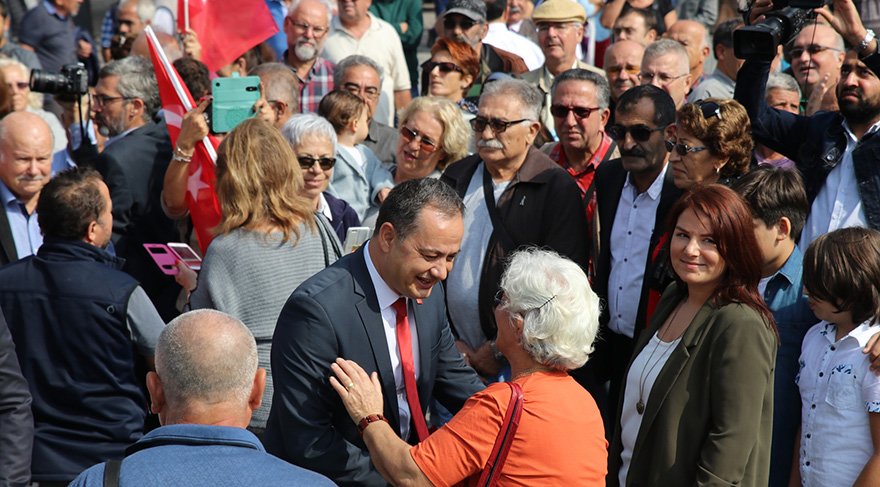 Ulu, adaylıÄını açıkladıÄı mitingde yoÄun ilgiyle karÅılandı. Foto: Sözcü