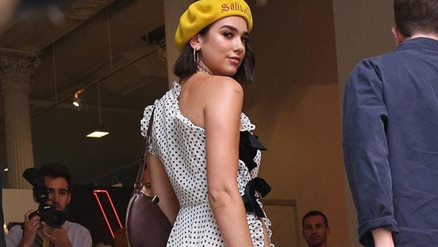Dua Lipa iç çamaşırlı pozuyla sosyal medyayı salladı