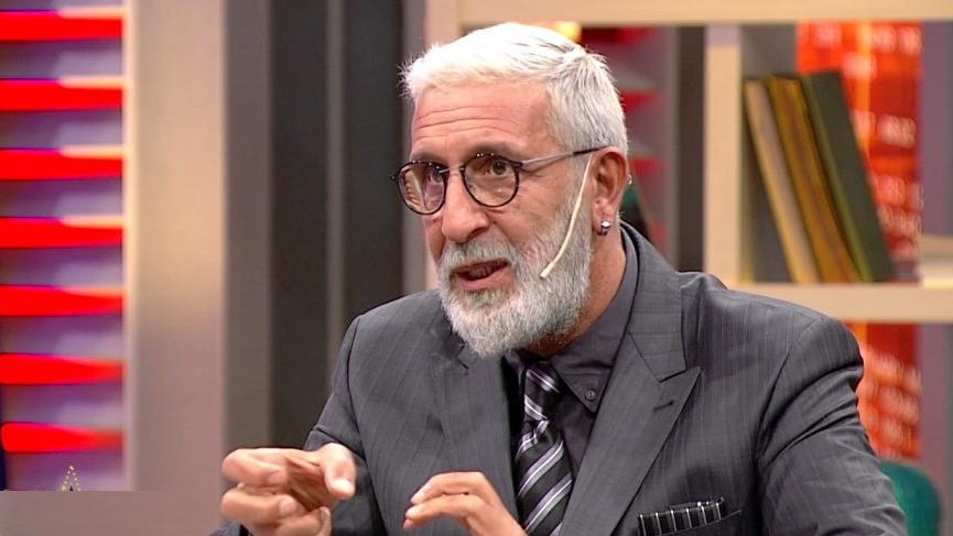 Cem Özer, film setinde ayağını kırdı
