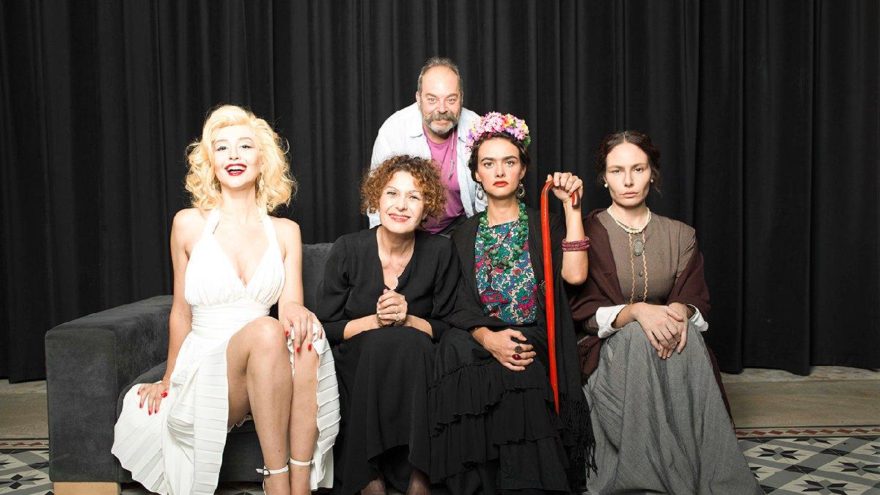 Marilyn Monroe, Edith Piaf, Virginia Woolf ve Frida Kahlo aynı sahnede