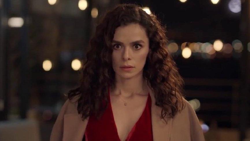 Özge Özpirinçci, gözyaşlarına boğuldu