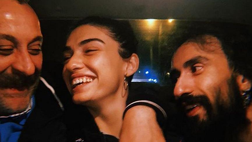 Hazar Ergüçlü’den aşk pozları
