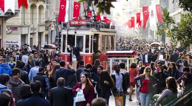Biz zamları ve hayat pahalılığını konuşurken Türkiye’de 8 kişi daha