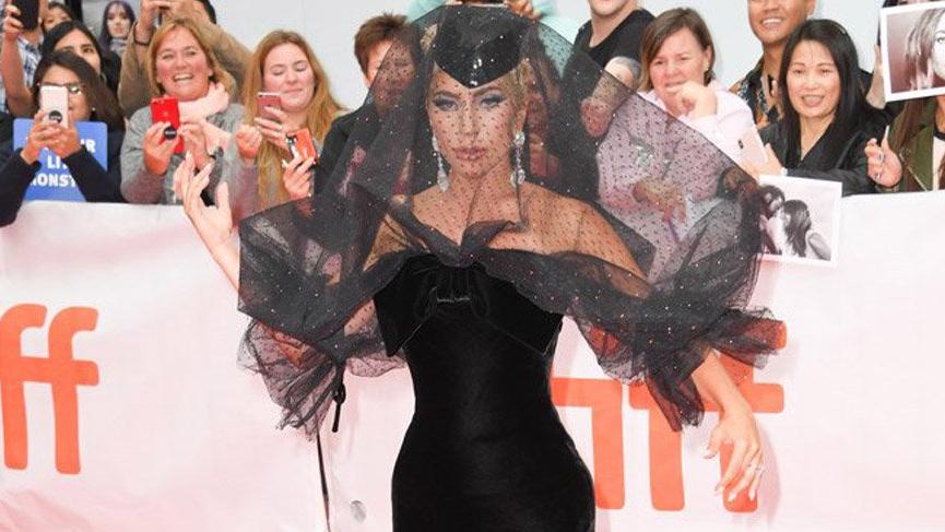 Lady Gaga Hollywood Kadınları gecesinde duygusal anlar yaşadı