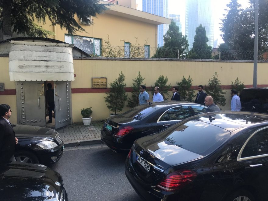 Suudi Arabistan'dan gelen heyet Başkonsolosluk'tan böyle çıktı. İHA