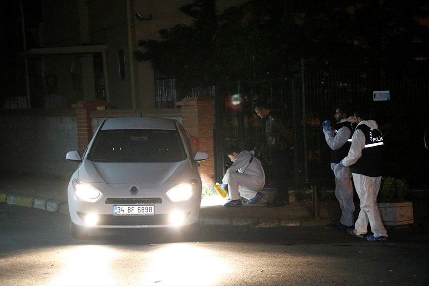 FOTO: Fmedya- Polisin "dur" ihtarına uymayarak kaçan araçtaki 3 kişi, kovalamacanın ardından yakalandı
