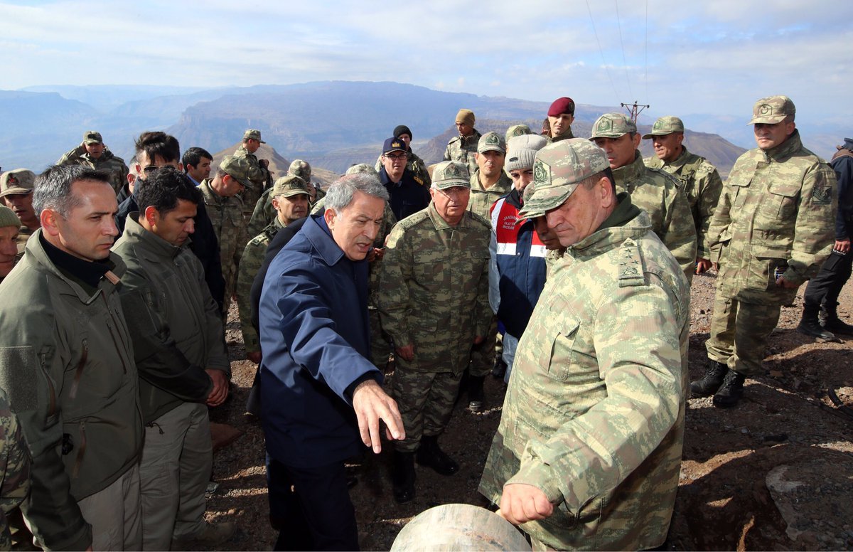 Akar patlamanın gerçekleştirği ve 7 askerimizin şehit olduğu tepeyi inceledi. DHA