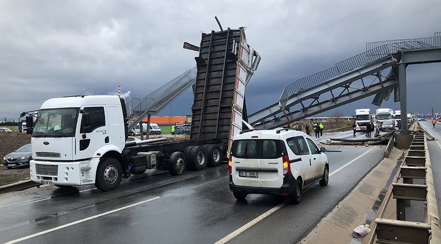 Ãœst geÃ§it yÄ±kÄ±ldÄ±, Edirne-Ä°stanbul yolu trafiÄŸe kapandÄ± ile ilgili gÃ¶rsel sonucu