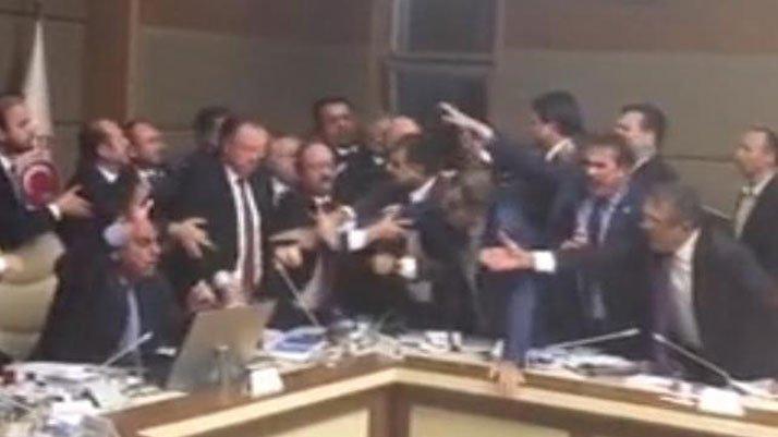 Sağlık yasasındaki tepki çeken madde geri çekildi