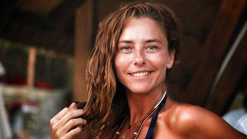 Ece Uslu’dan eşekli selfie