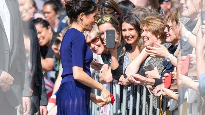 Meghan Markle flaşların kurbanı oldu iç çamaşırı göründü